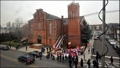 Whitney Houston&#8217;s Funeral took the World to Church: View Whitney Houston&#8217;s Obituary &#038; Watch Entire Service