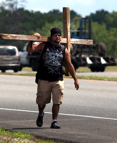 Brian Leslie Carries a 65 Pound Cross Around the United States Roadways