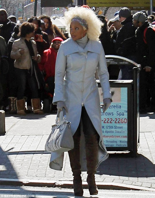 Mary J. Blige Spotted Playing an Angel in Nativity Scene