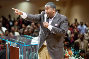 Man Dies During Pastor E. Dewey Smith&#8217;s Service and Is Raised From Dead After Prayer