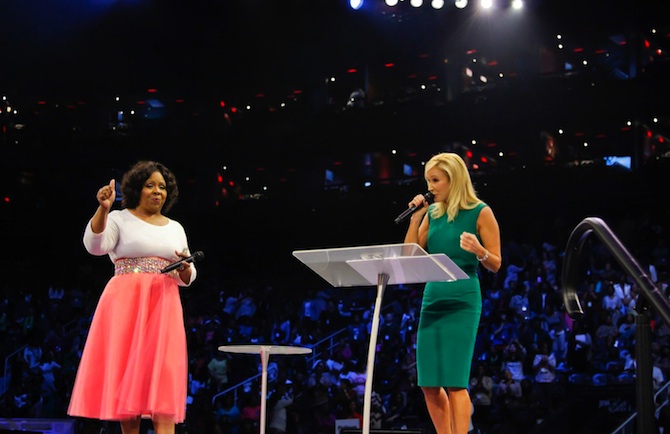 BISHOP T.D. JAKES AND 20,000+ WOMEN GATHER FOR 2014 &#8220;WOMAN THOU ART LOOSED&#8221; CONFERENCE IN ATLANTA! [PICTURES]