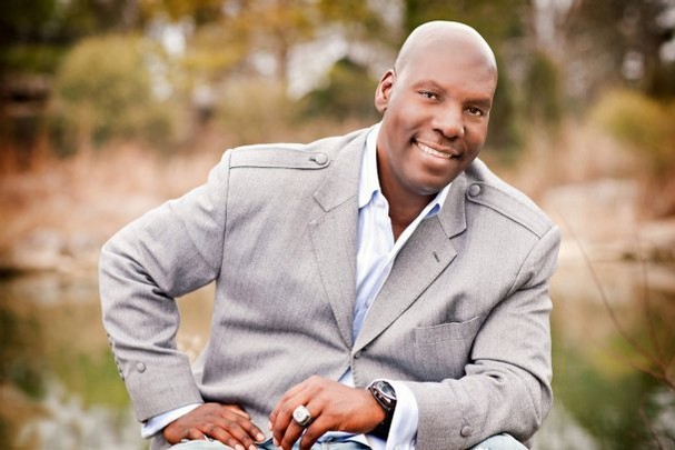 Ben Tankard Gives Encouragement to Flood Victims While Performing in Houston